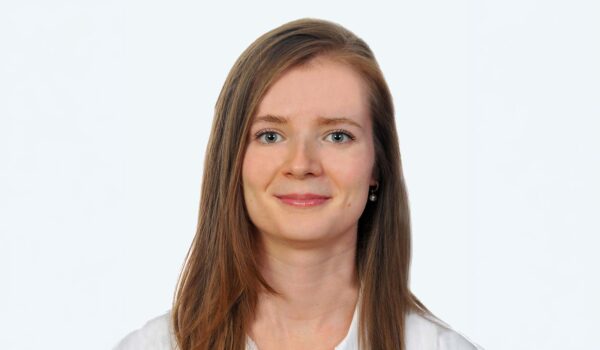 Dr. Anne-Sophie Senge Dr. Anne-Sophie Senge