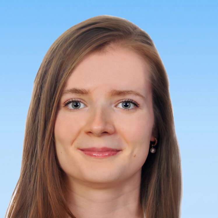 Dr. Anne-Sophie Senge Dr. Anne-Sophie Senge